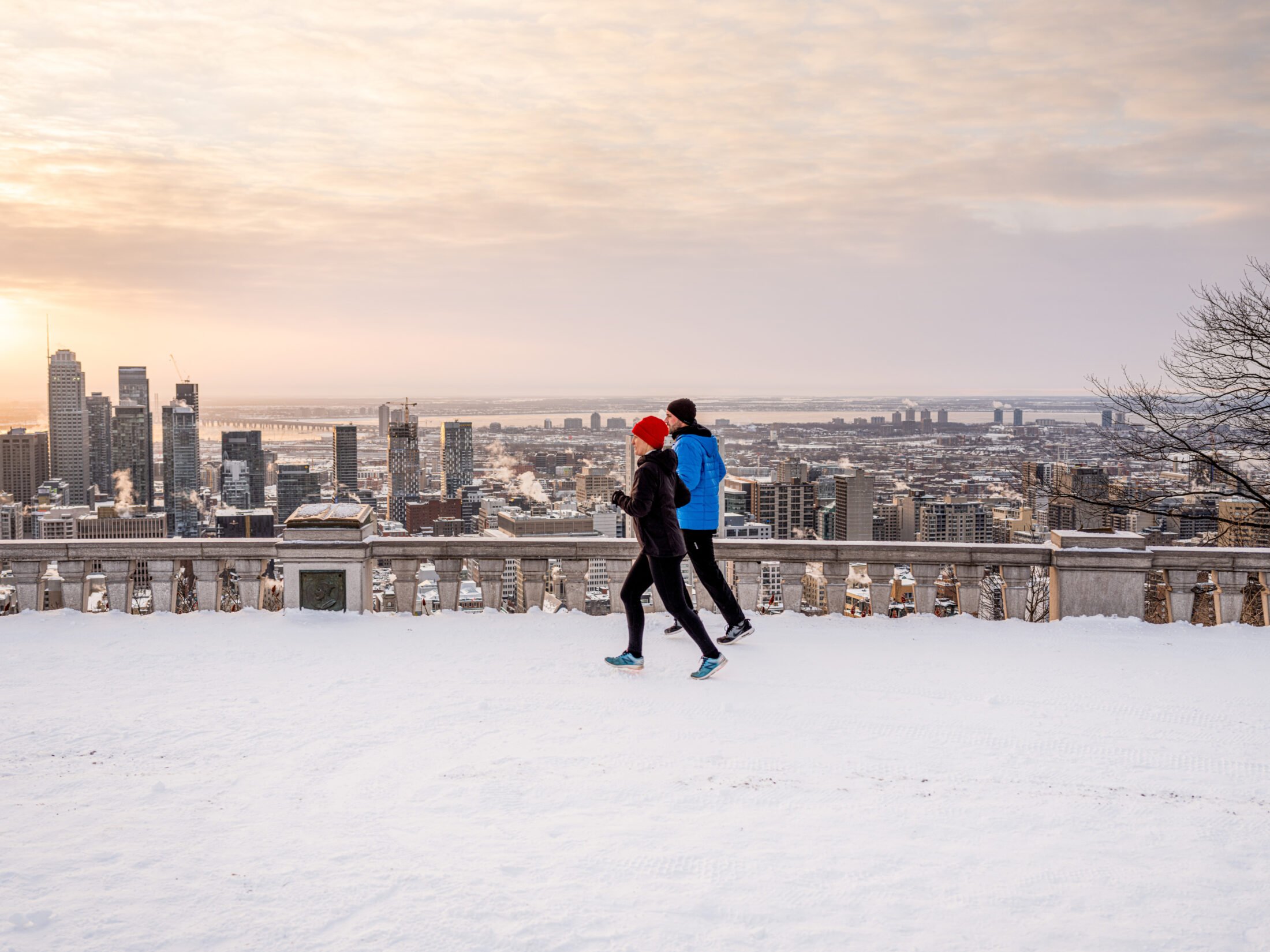 Two runners on Mount Royal in Montreal in Winter, Courtesy of Destination Canada